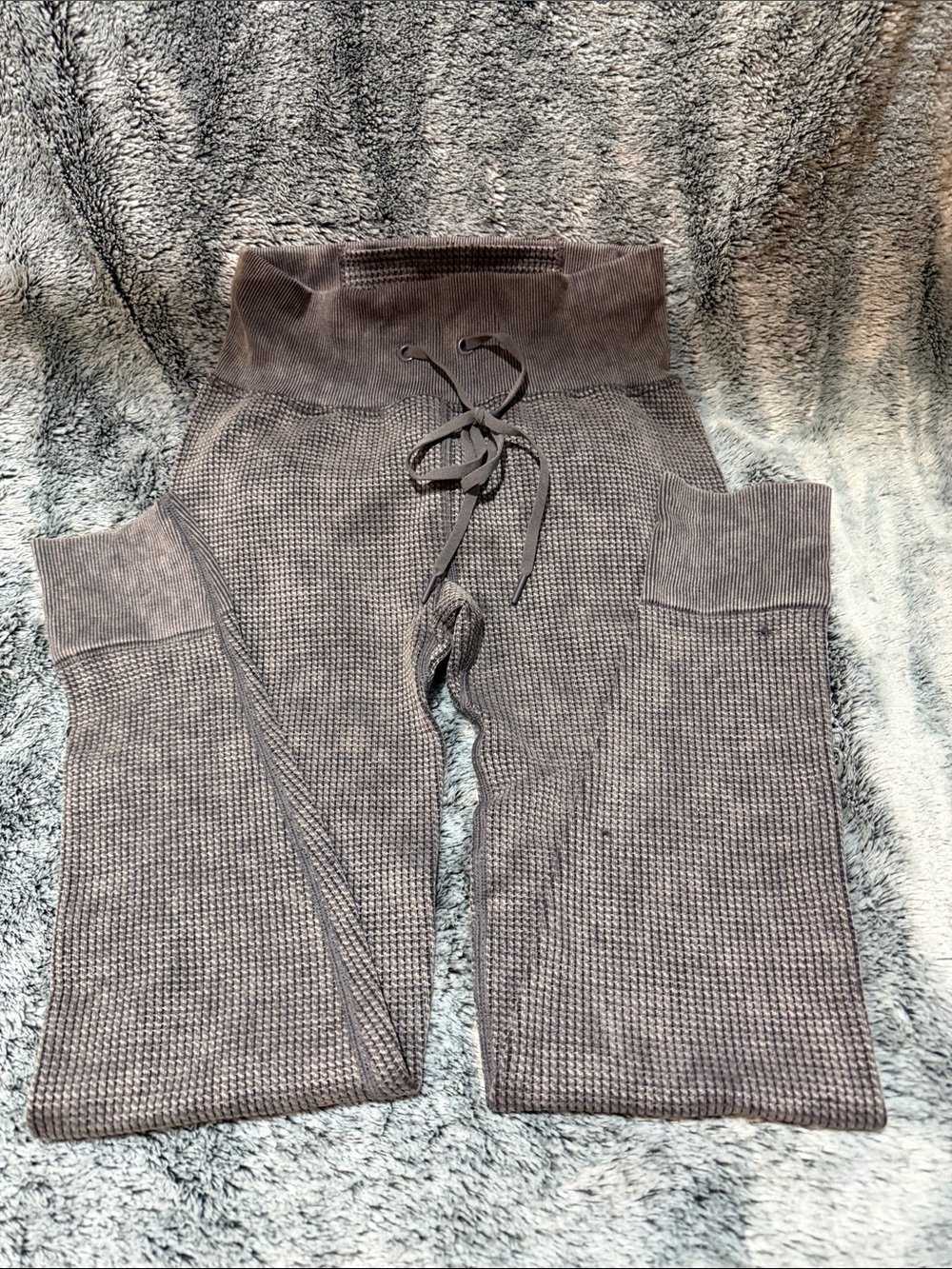 PINK Active, charcoal waffle leggings with back pocket and ribbed cuffs.